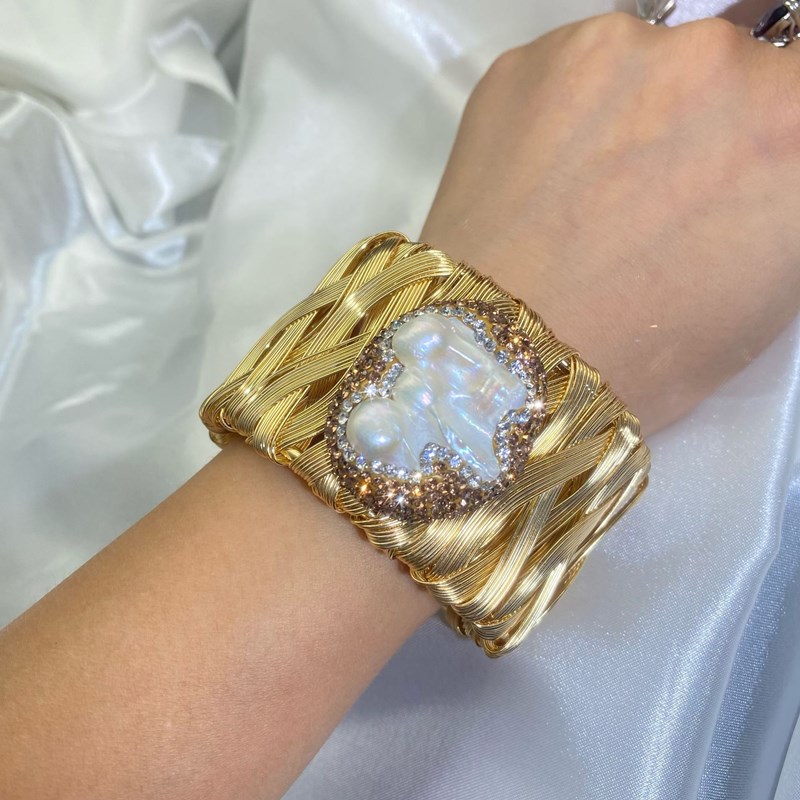 Vintage Fashion Photos - Brazalete barroco de perlas blancas de